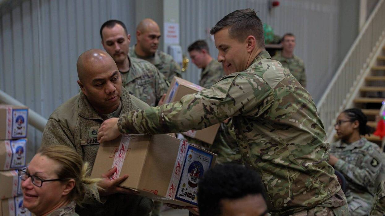 101st Airborne, Romanian Army celebrate Christmas together