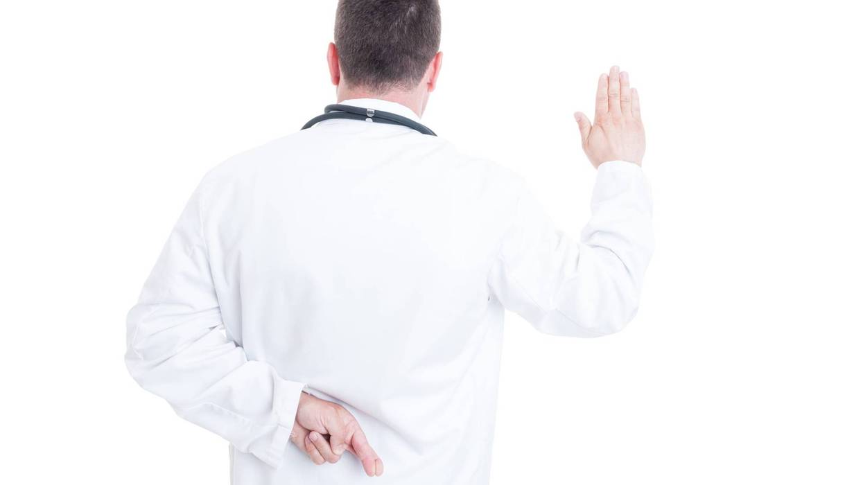 2 Arrested for Allegedly Distributing Medicine Without a License