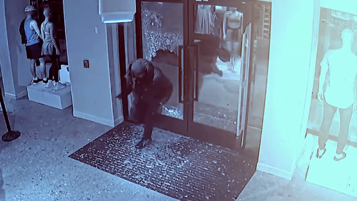 2 charged with breaking into Ardmore Lululemon with sledgehammer, stealing $11K in merchandise