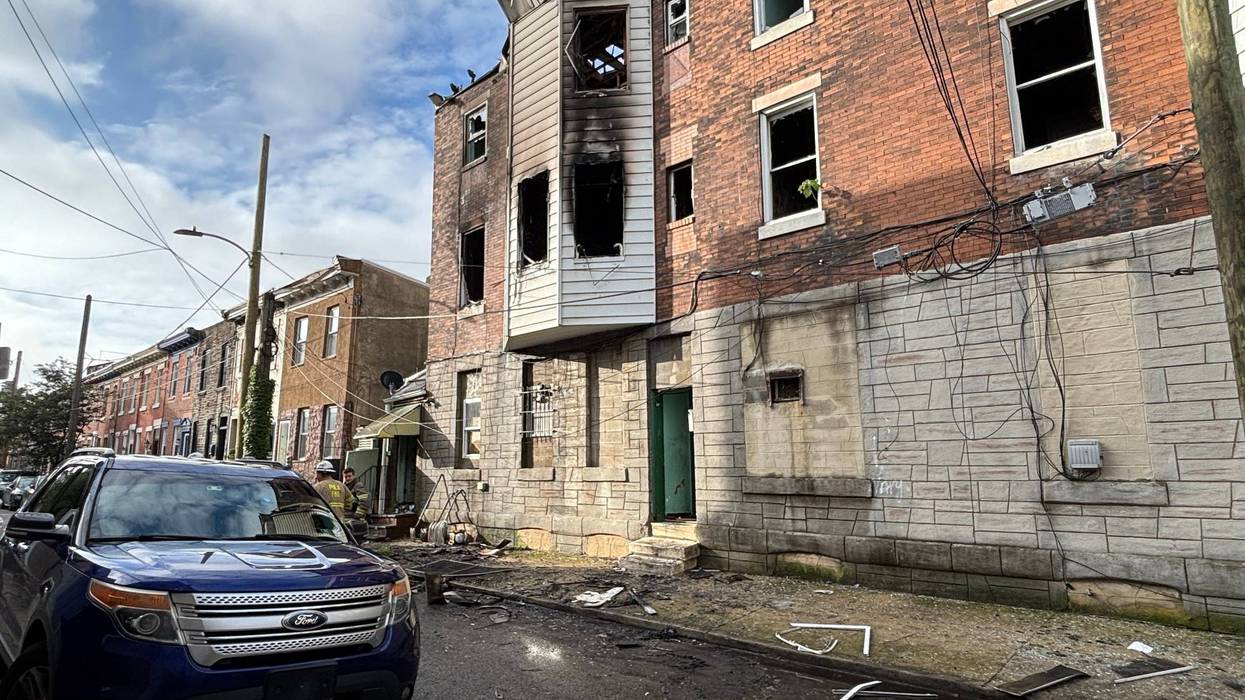 2 killed, 1 injured in South Philadelphia apartment fire