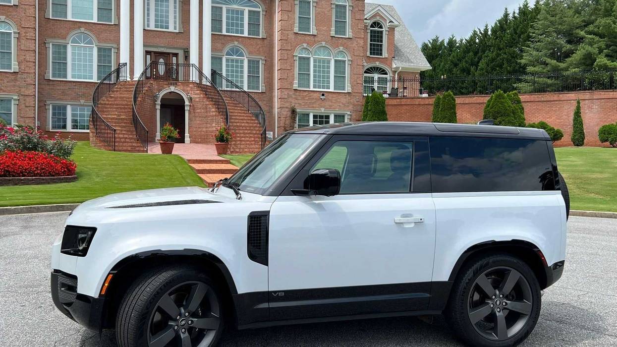 2022 Land Rover Defender 90 V8