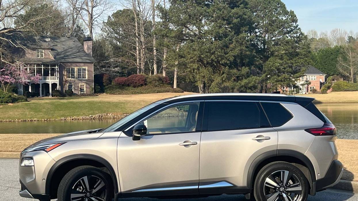 2023 Nissan Rogue Platinum AWD exterior side view