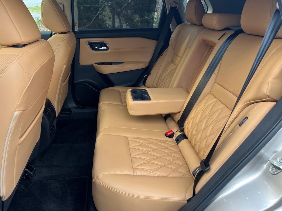 2023 Nissan Rogue Platinum AWD second row passenger