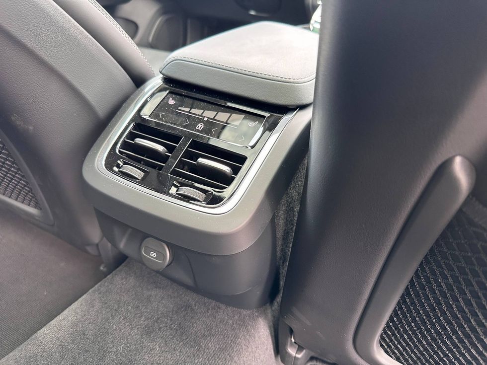 2024 Volvo V60 Cross Country B5 AWD Ultimate