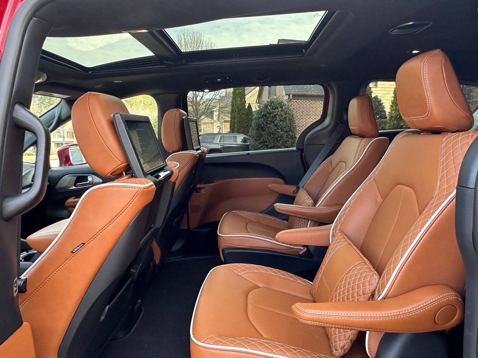 2025 Chrysler Pacifica Plug-In Hybrid Pinnacle