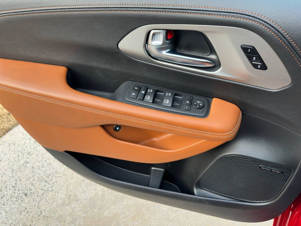 2025 Chrysler Pacifica Plug-In Hybrid Pinnacle