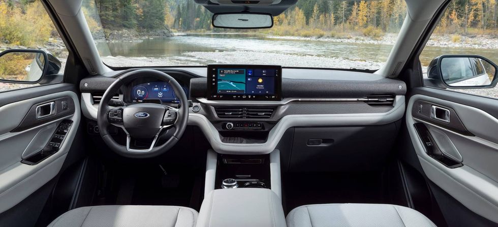 2025 Ford Explorer ST_07
