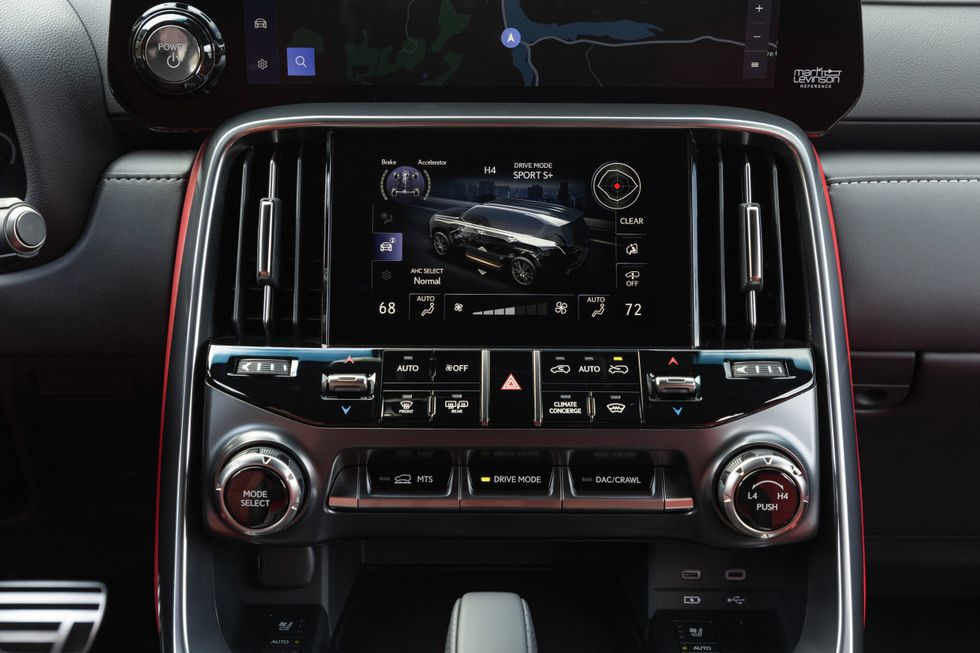 2025_Lexus_LX_700h_FSPORT_Handling_003