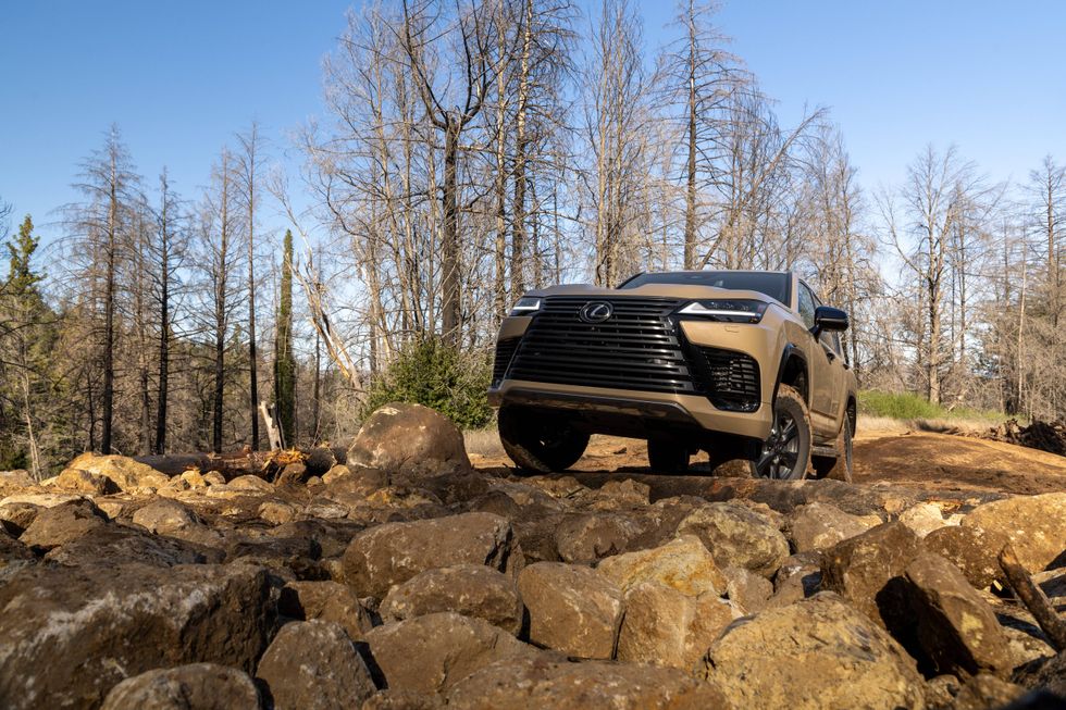 2025_Lexus_LX_700h_Overtrail_Earth_029