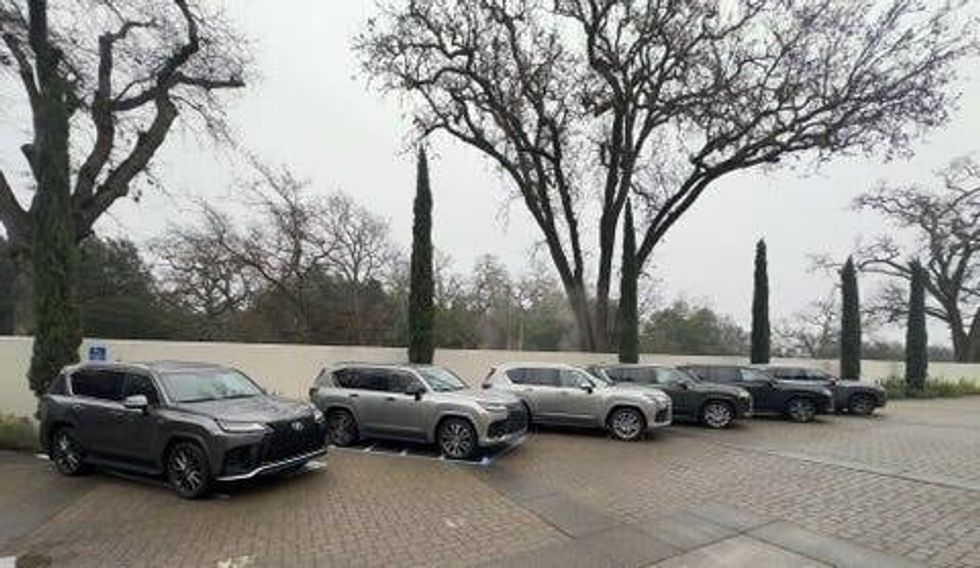 2025 Lexus LX 700h