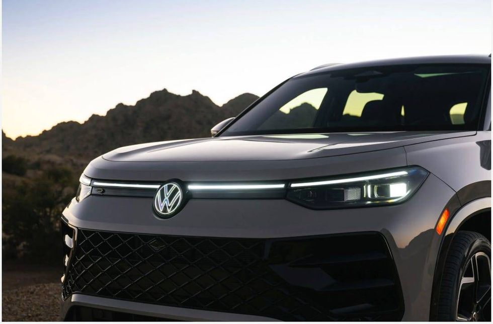 2025 Volkswagen Tiguan SEL R-Line