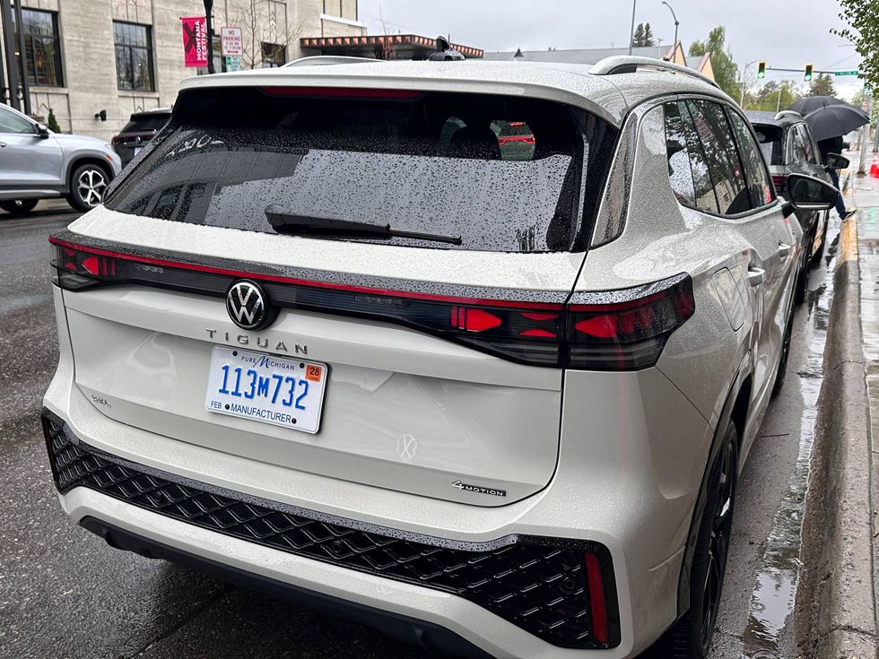 2025 Volkswagen Tiguan SEL R-Line