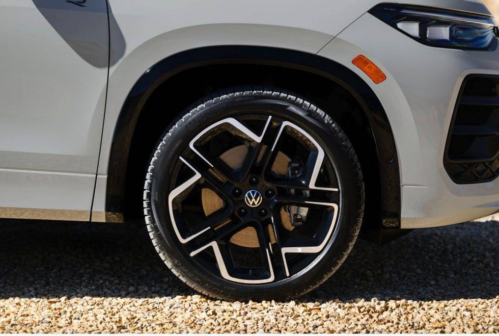 2025 Volkswagen Tiguan SEL R-Line