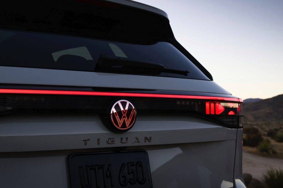 2025 Volkswagen Tiguan SEL R-Line