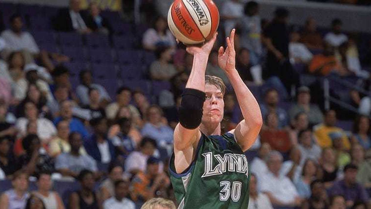 25 Jun 2001: Katie Smith #30 of the Minnesota Lynx gets ready to shoot the ball during the game against the Washington Mystics at the MCI Center in Washington, D.C.