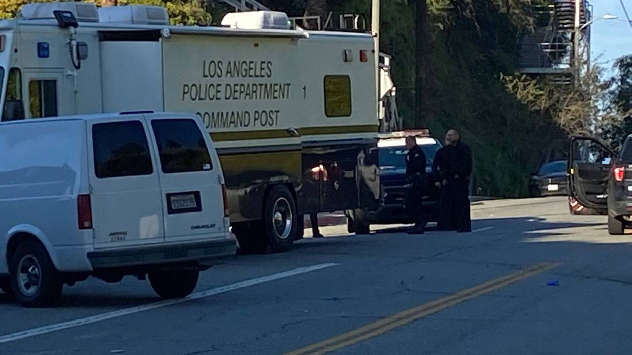 3 LAPD officers hospitalized after shooting in Lincoln Heights; suspect barricaded inside garage