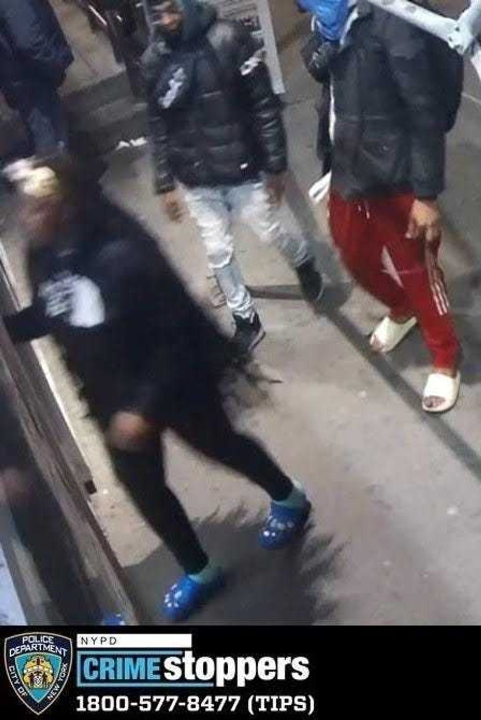 3 sought in knifepoint robbery aboard Upper Manhattan subway train: NYPD