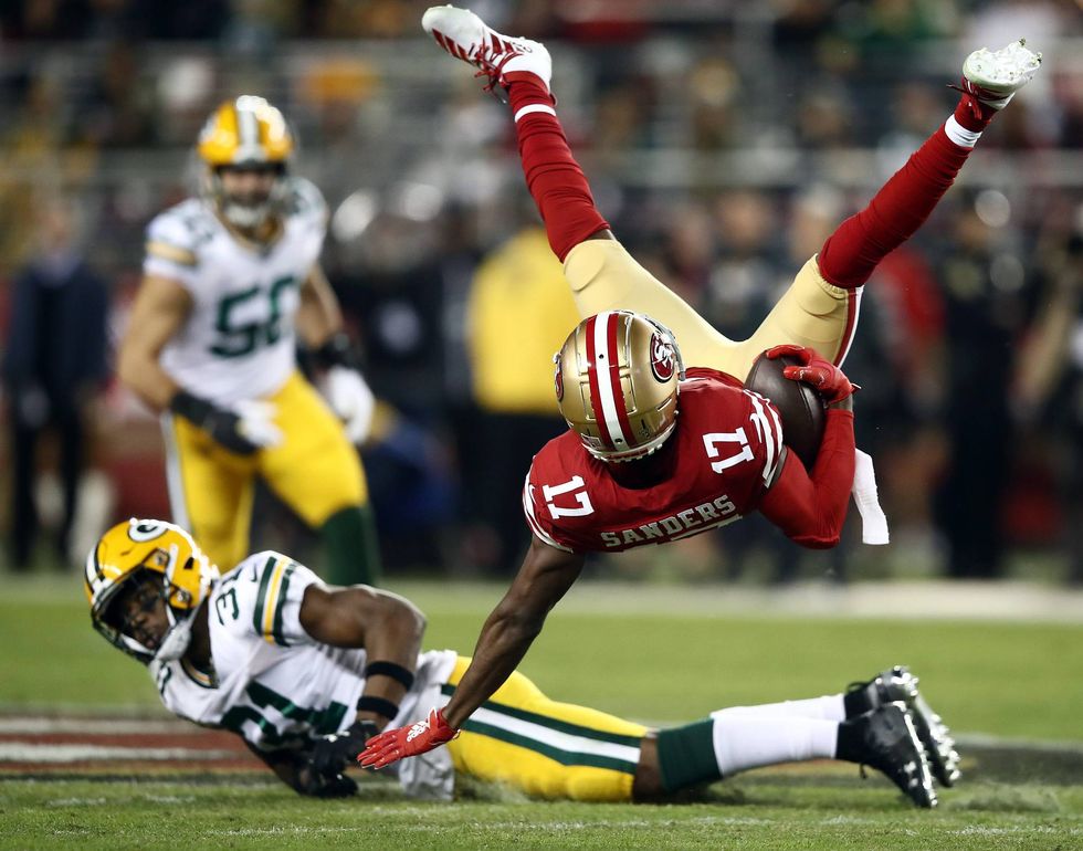 49ers receiver Emmanuel Sanders lays out for an acrobatic catch