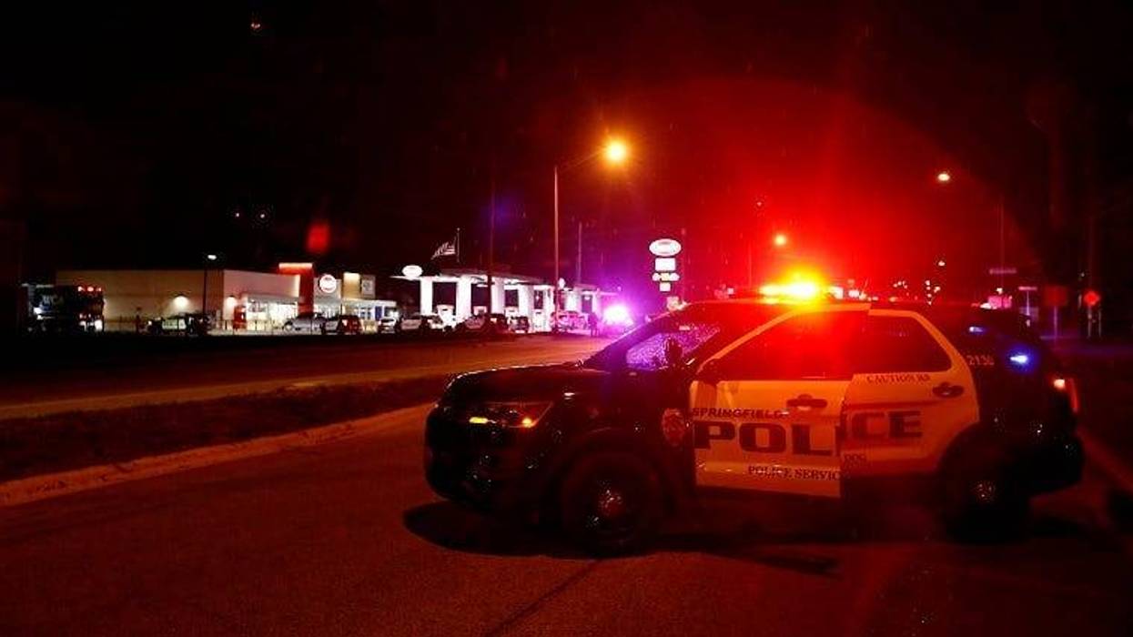 5 dead, including officer and gunman, in Missouri shooting