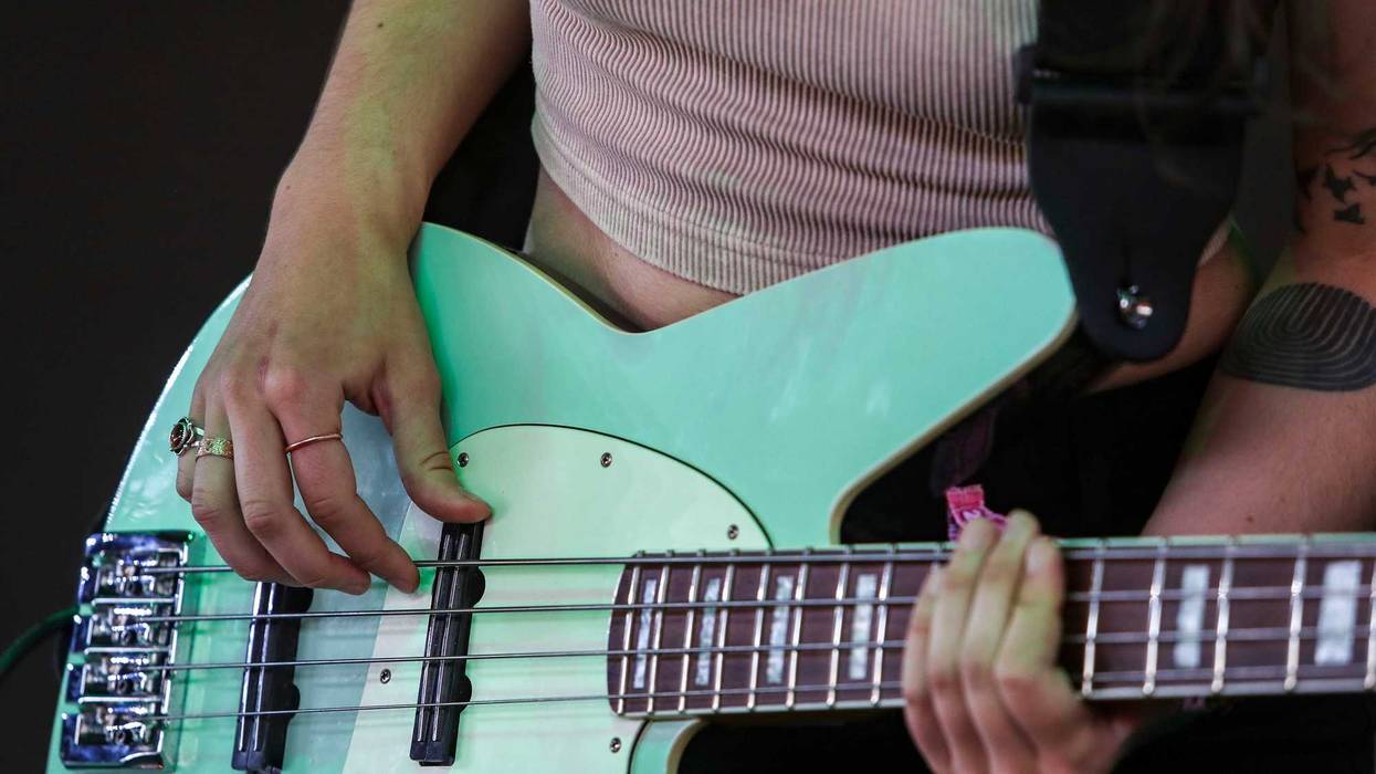 5 Moms Form The "Lazy Susan's" Rock Band During Pandemic