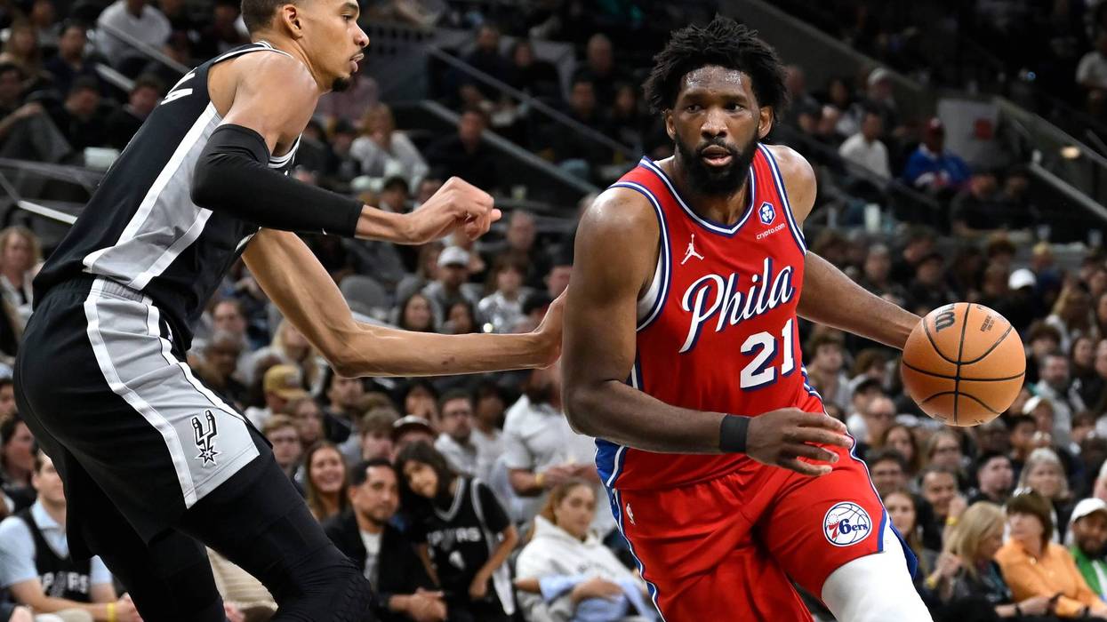76ers Spurs Basketball 7