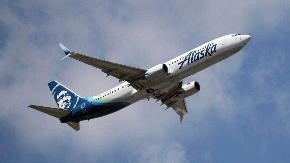 A Boeing 737-990 (ER) operated by Alaska Airlines takes off from JFK Airport on August 24, 2019 in the Queens borough of New York City.