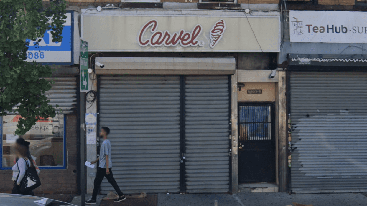 A Brooklyn mom says her son suffered an allergic reaction after eating what was supposed to be nondairy ice cream from a Carvel