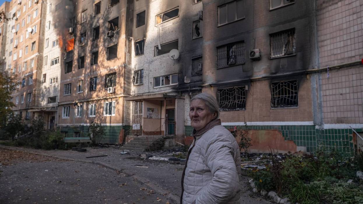 A ceasefire in a Ukrainian city is holding, officials say, as Moscow and Kyiv await US-led talks