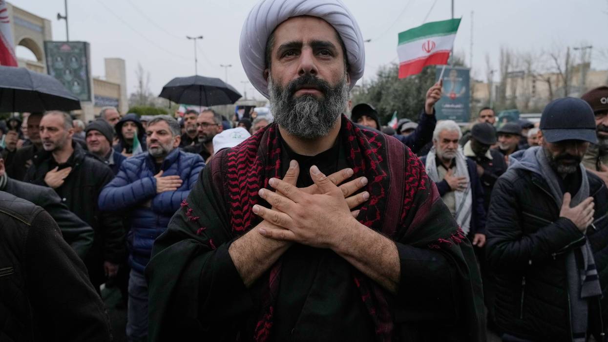 Iran threatens world tourism sites, as the US sends more Marines to the Middle East