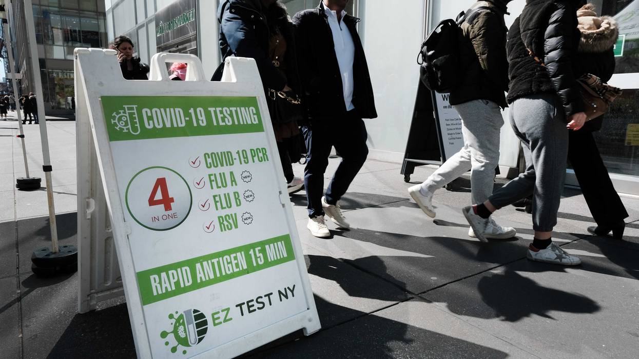 A COVID-19 testing street sign in Midtown Manhattan