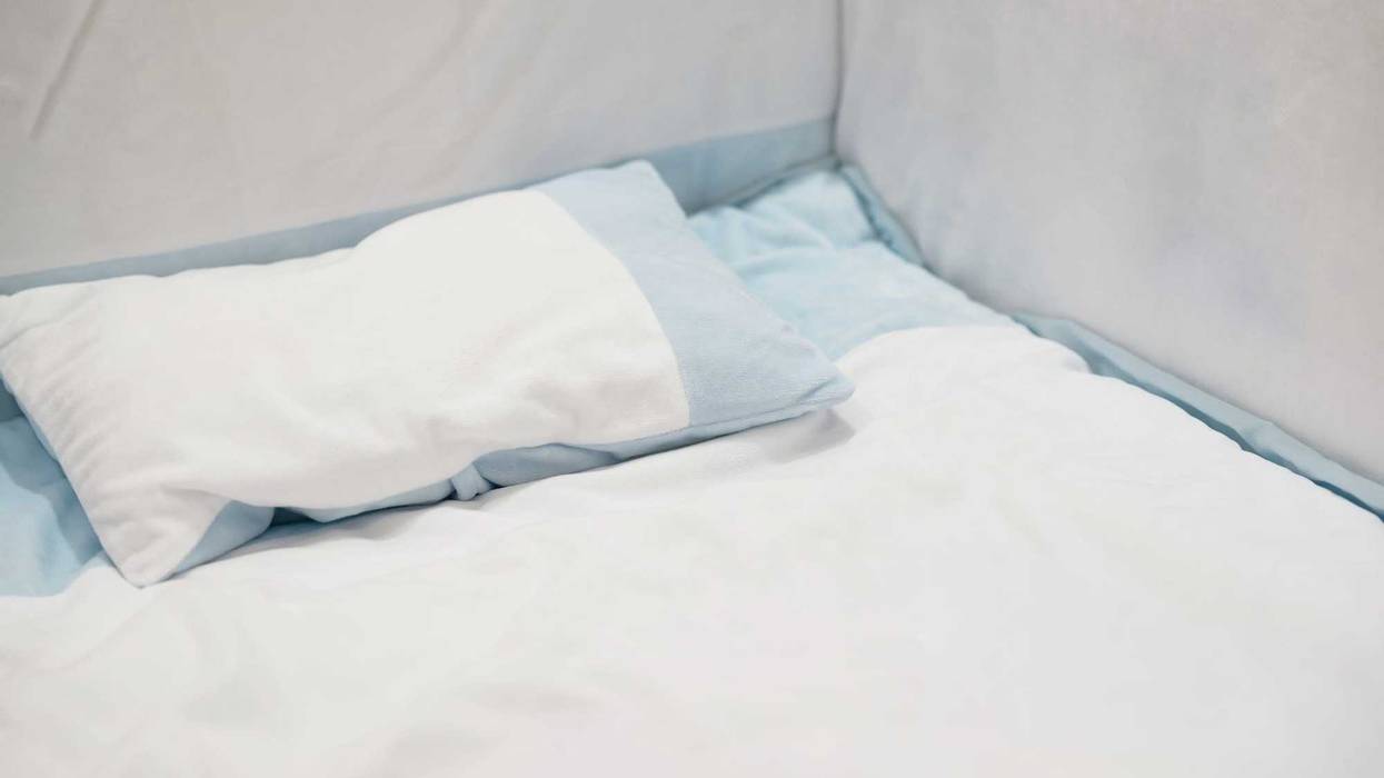 A crib with a bumper pad.