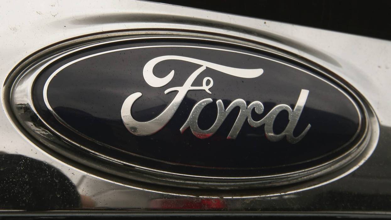 A door issue discovered in Ford Escape SUVs has caused U.S. auto safety administrators to open an investigation into nearly 350,000 vehicles.