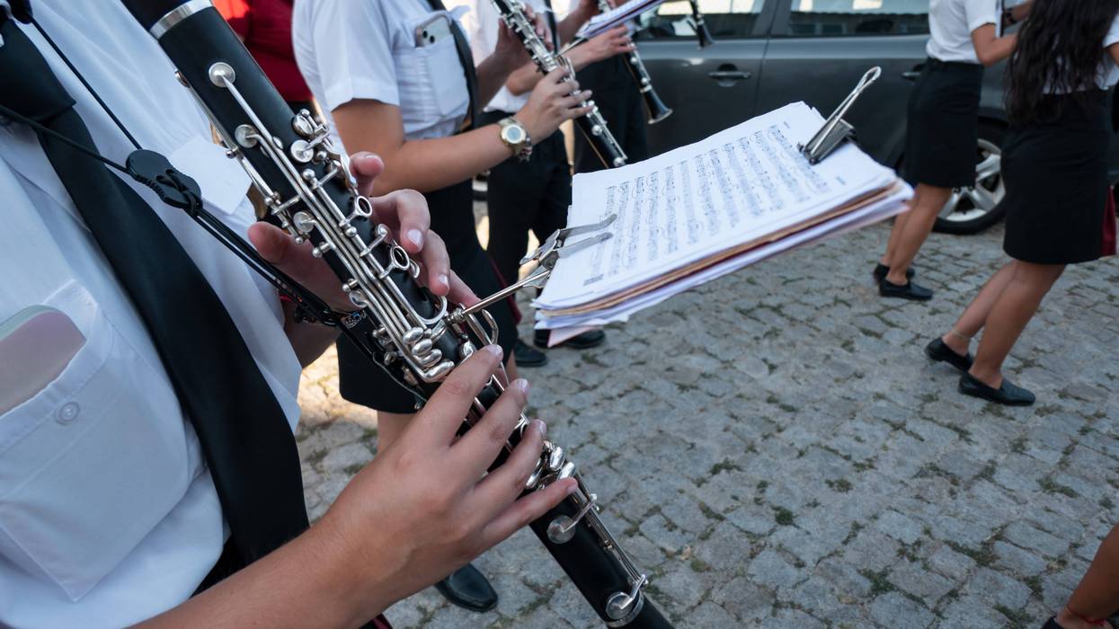 A Florida middle school briefly went into lockdown after an automated weapons-detection system mistakenly flagged a student’s clarinet as a possible gun in a school hallway.
