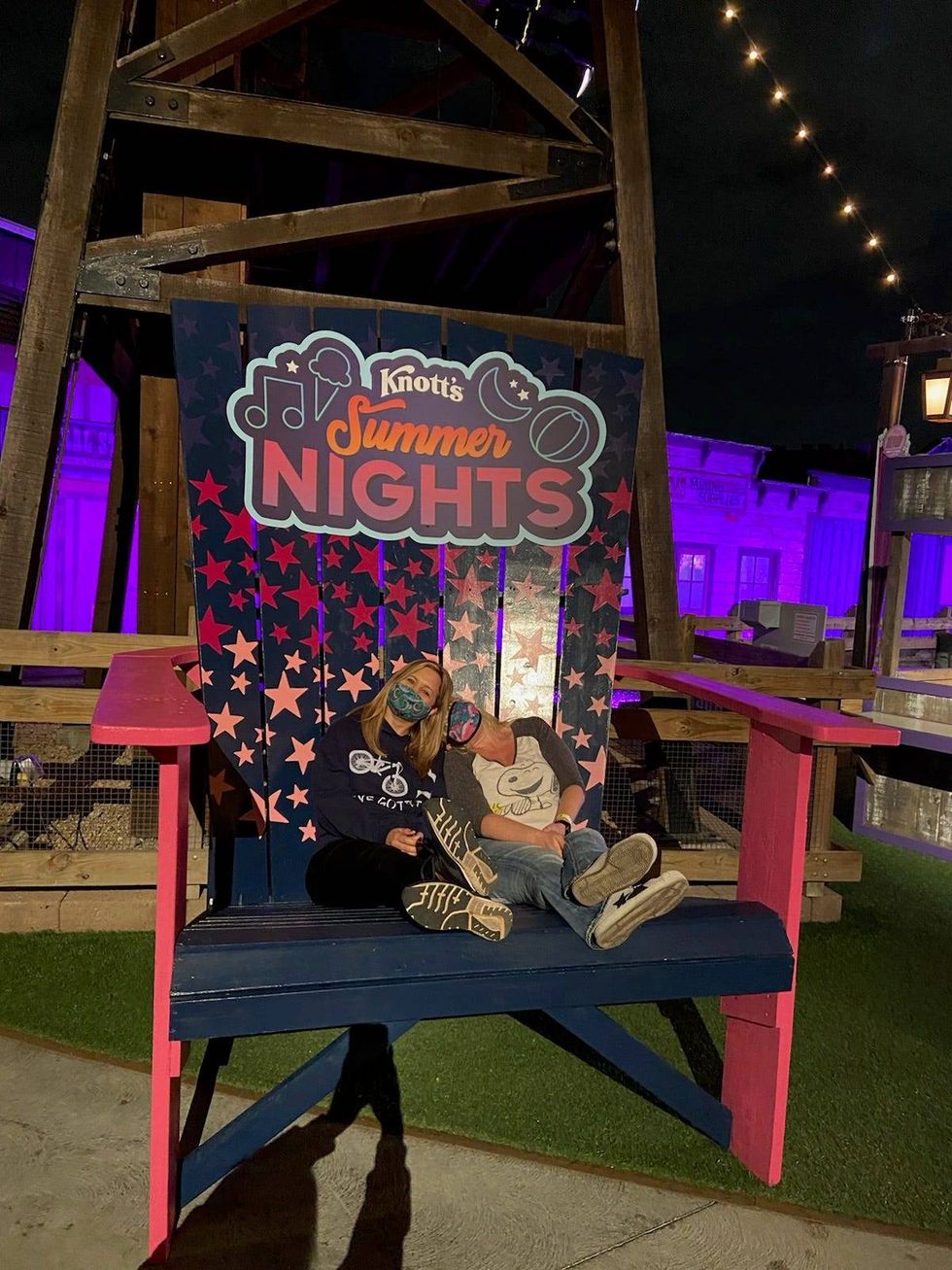 A giant chair at Knotts Berry Farm