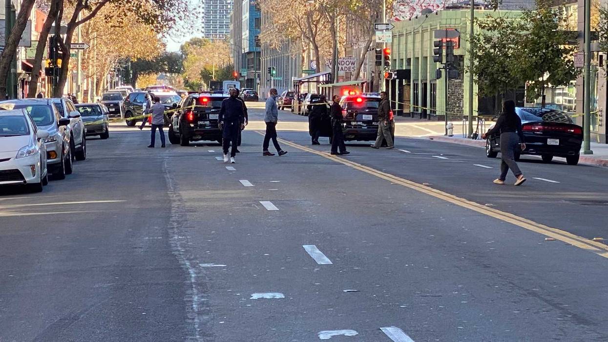 A KRON security guard who was shot in an attempted armed robbery of a news crew in Oakland Wednesday has died.