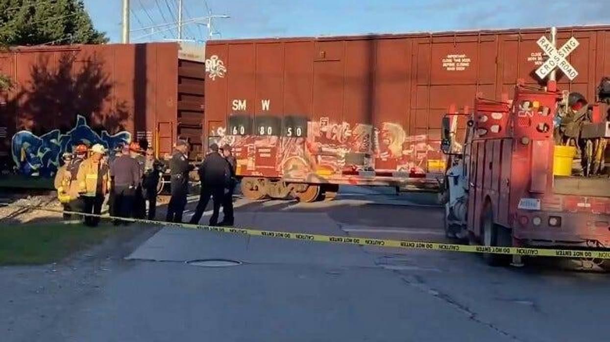 A major train derailment is causing big traffic delays Tuesday morning after police say over a dozen train cars jumped off the tracks in Warren.