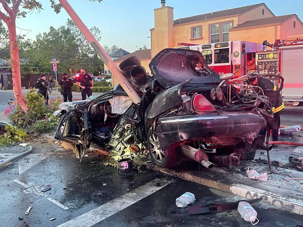 A man has survived a fiery car crash after Oakland residents used hoses and bottles of water to keep him alive until emergency crews arrived.
