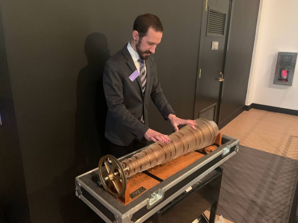 A man plays a 20th-century version of Benjamin Franklin