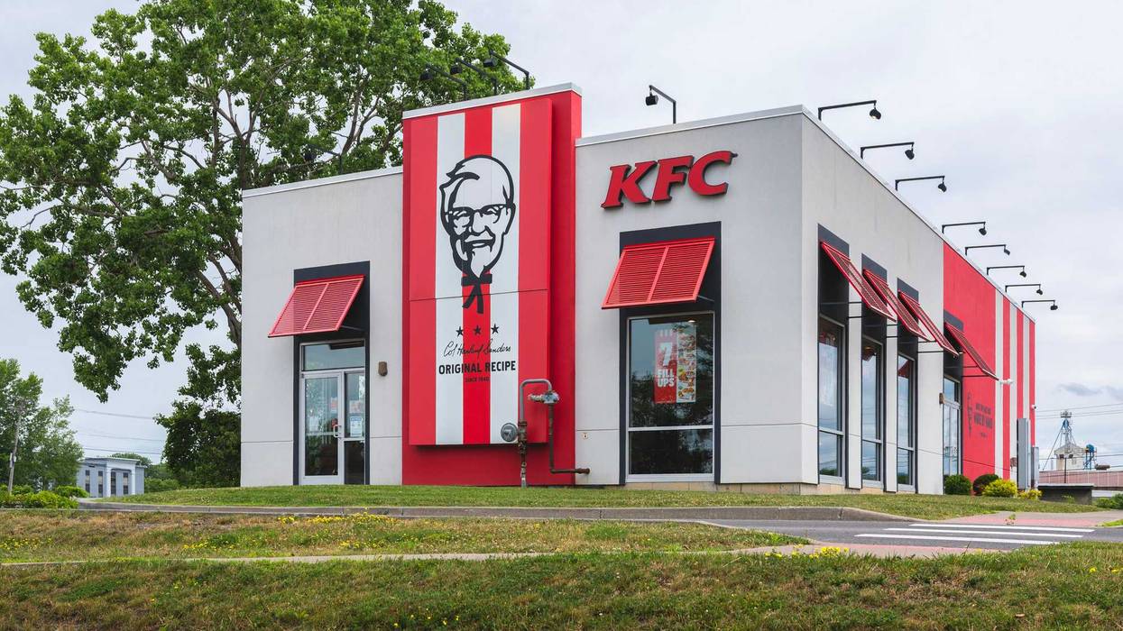 A man who says he is Colonel Harland Sanders’ great-great-great nephew is drawing attention on TikTok after posting what he claims is the original recipe for Kentucky Fried Chicken.