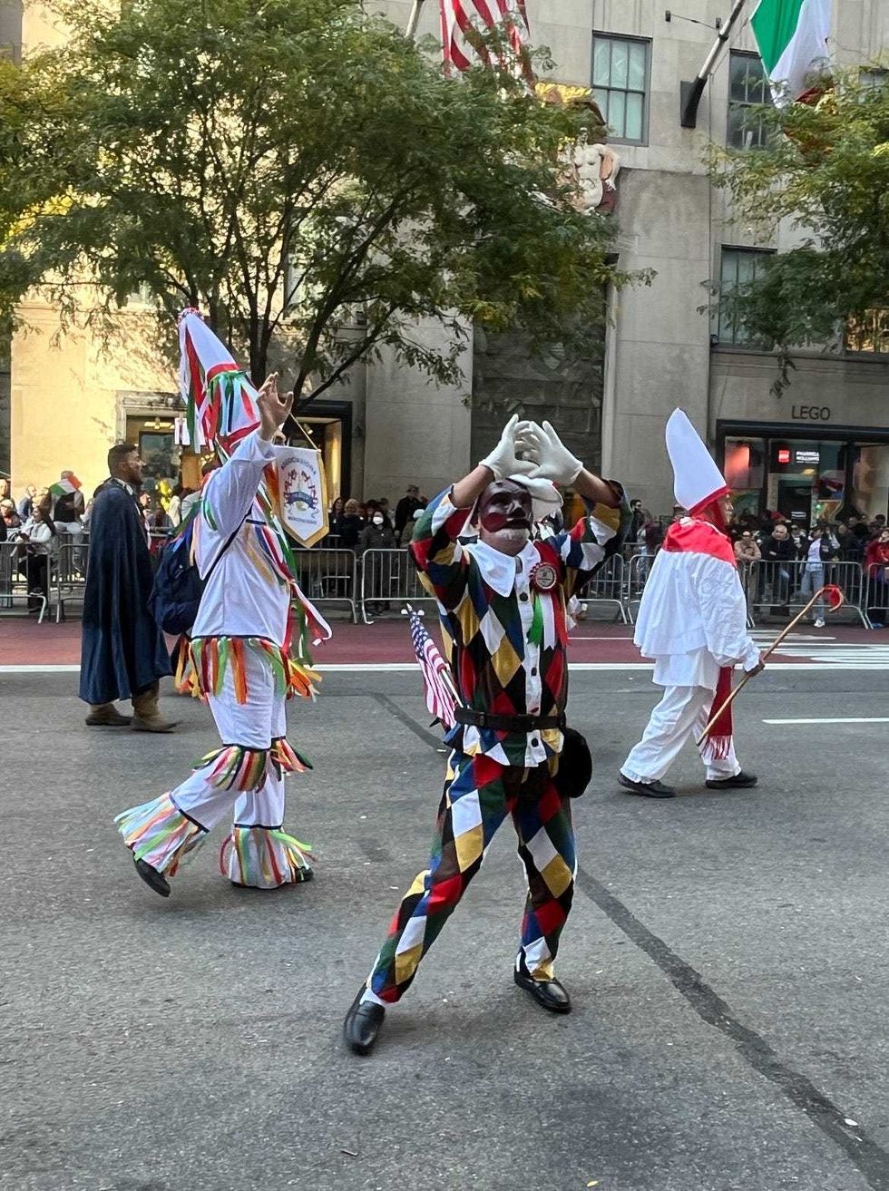 A mime along the parade route