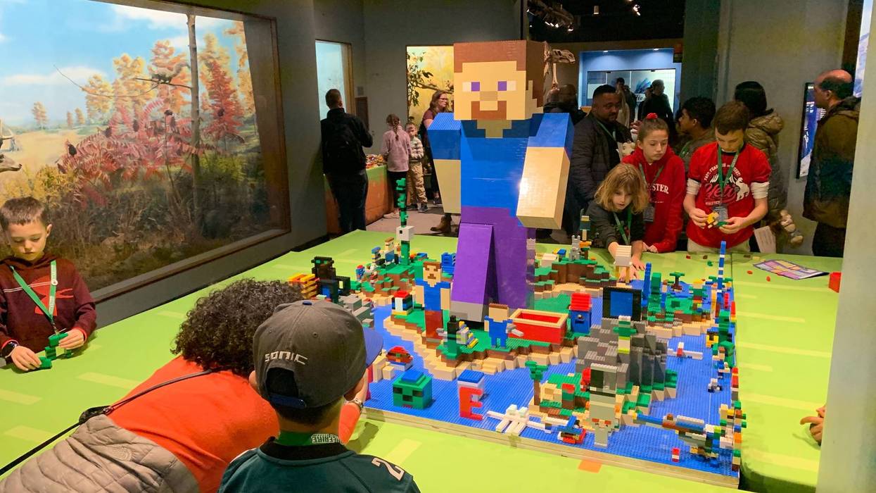 A Minefaire display allows Minecraft fans to build by hand.