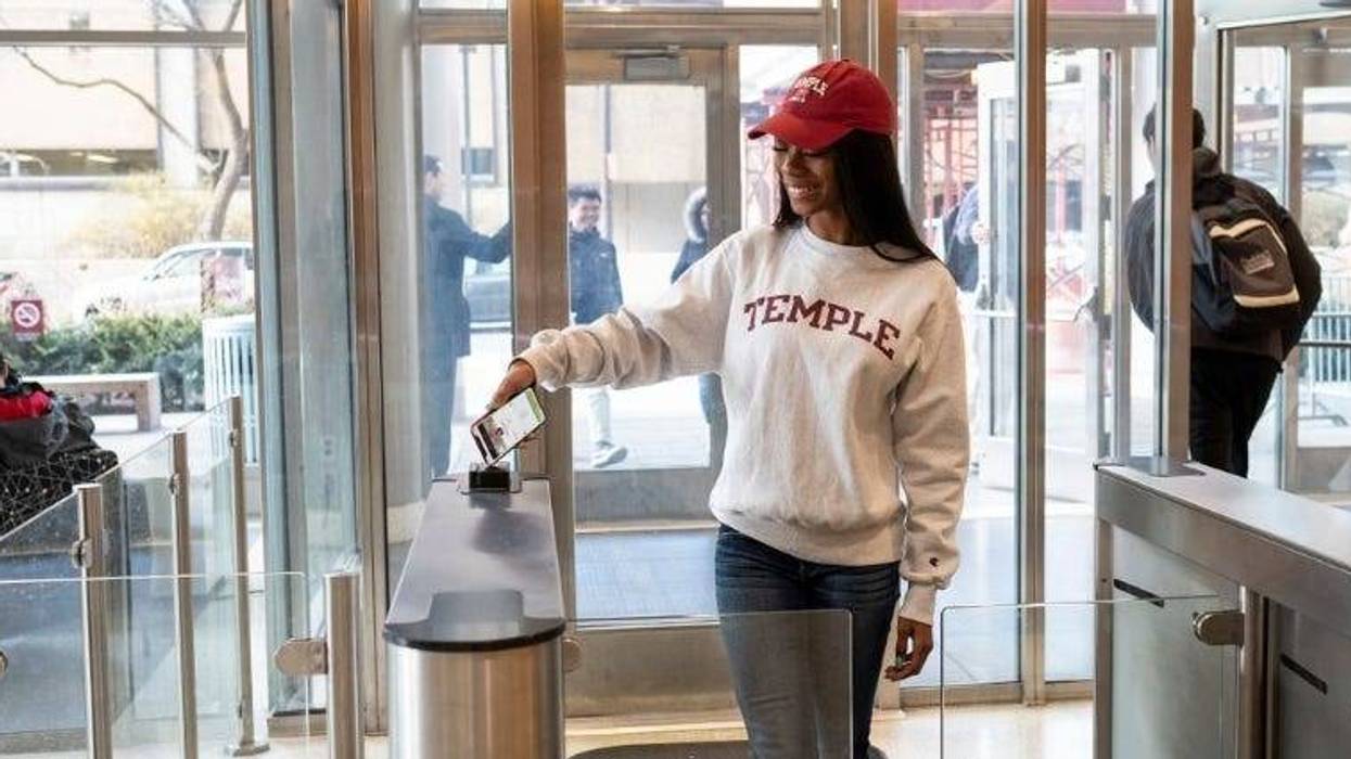 A mobile OWLcard allows students to use their food to buy meals, get into their dorms, access campus buildings, and more.