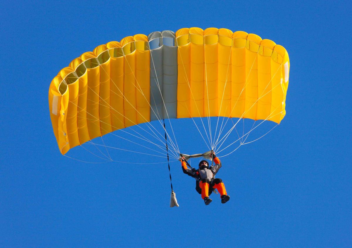 A northern Minnesota man is dead after his paraglider crashed. It happened just south of Brainerd on Wednesday.