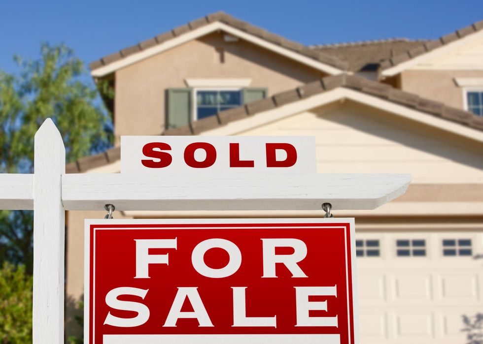 Vegas home prices hang around their all-time record high