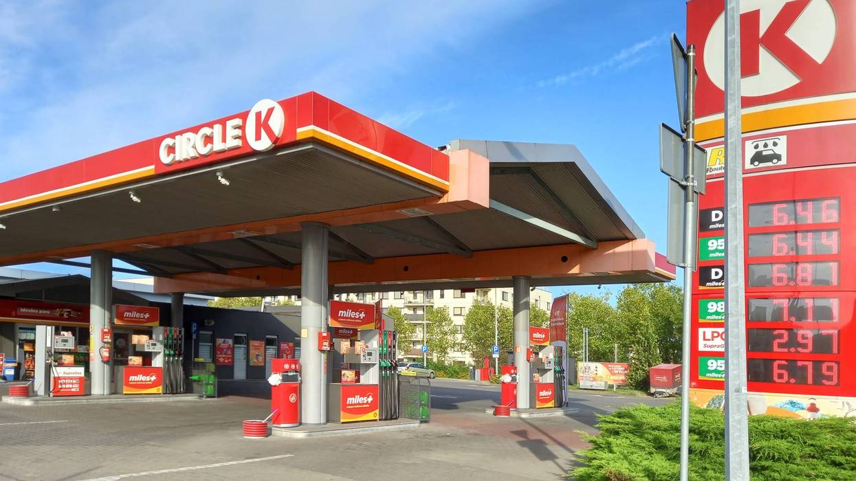 A Scottsdale, Arizona, convenience store manager is at the center of one of the most legally bizarre lottery disputes in Arizona history — accused of clocking out, changing clothes and purchasing a $12.8 million winning ticket that a customer had abandoned at his store the night before.