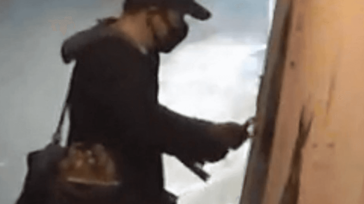 A screenshot of the alleged wine thief, seen in this Facebook post by wine shop Biondivino.