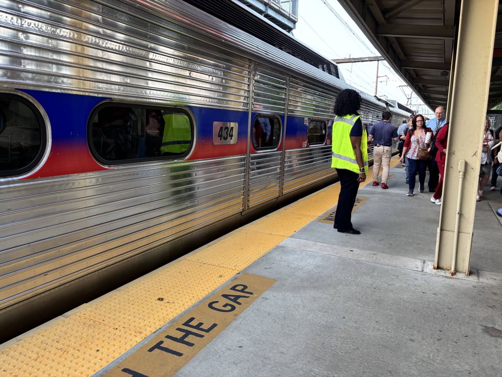SEPTA train derailment suspends 3 Regional Rail lines, delays others