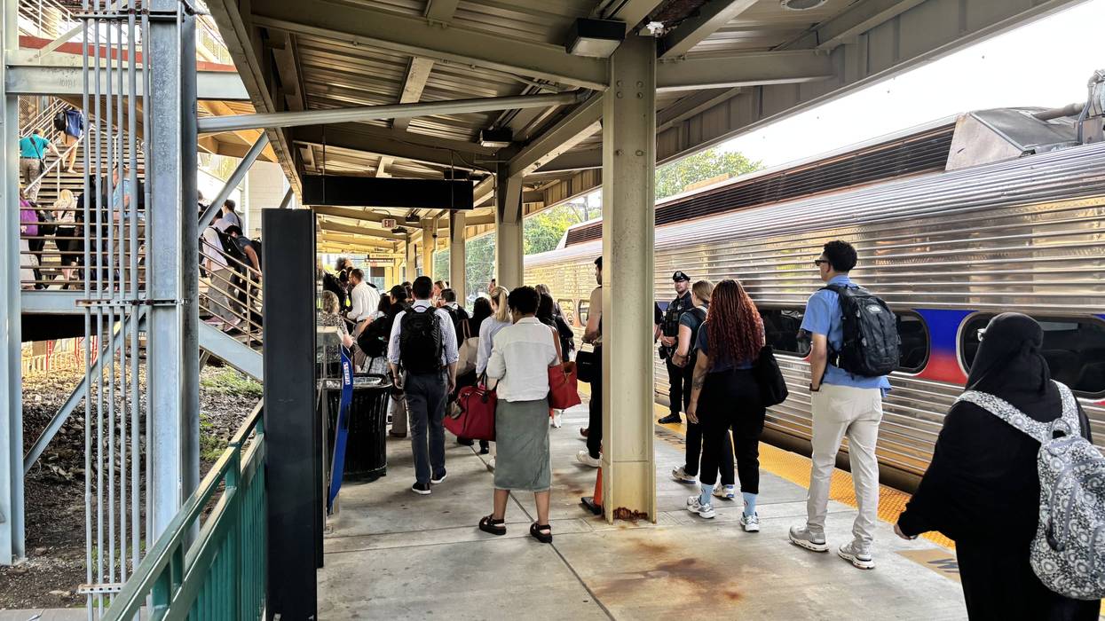 SEPTA train derailment suspends 3 Regional Rail lines, delays others