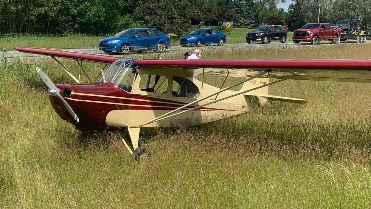 A single engine plane was forced to make an emergency landing in the median on US-23 in Green Oak Charter Township late Saturday morning after authorities said the engine stalled out.