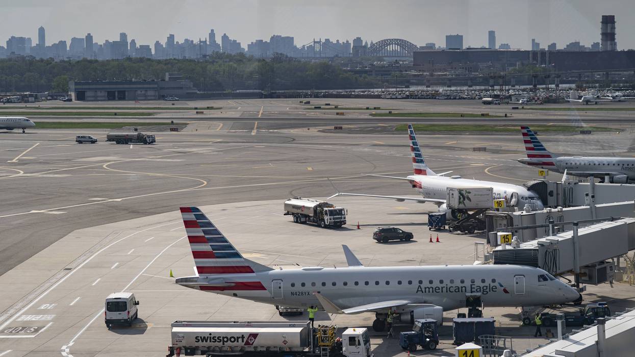 Sinkhole shuts down runway at LaGuardia Airport
